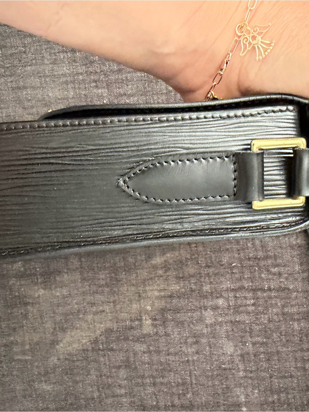 Louis Vuitton Saint Cloud Black Epi Leather Crossbody with Gold Hardware - Picture 4 of 12